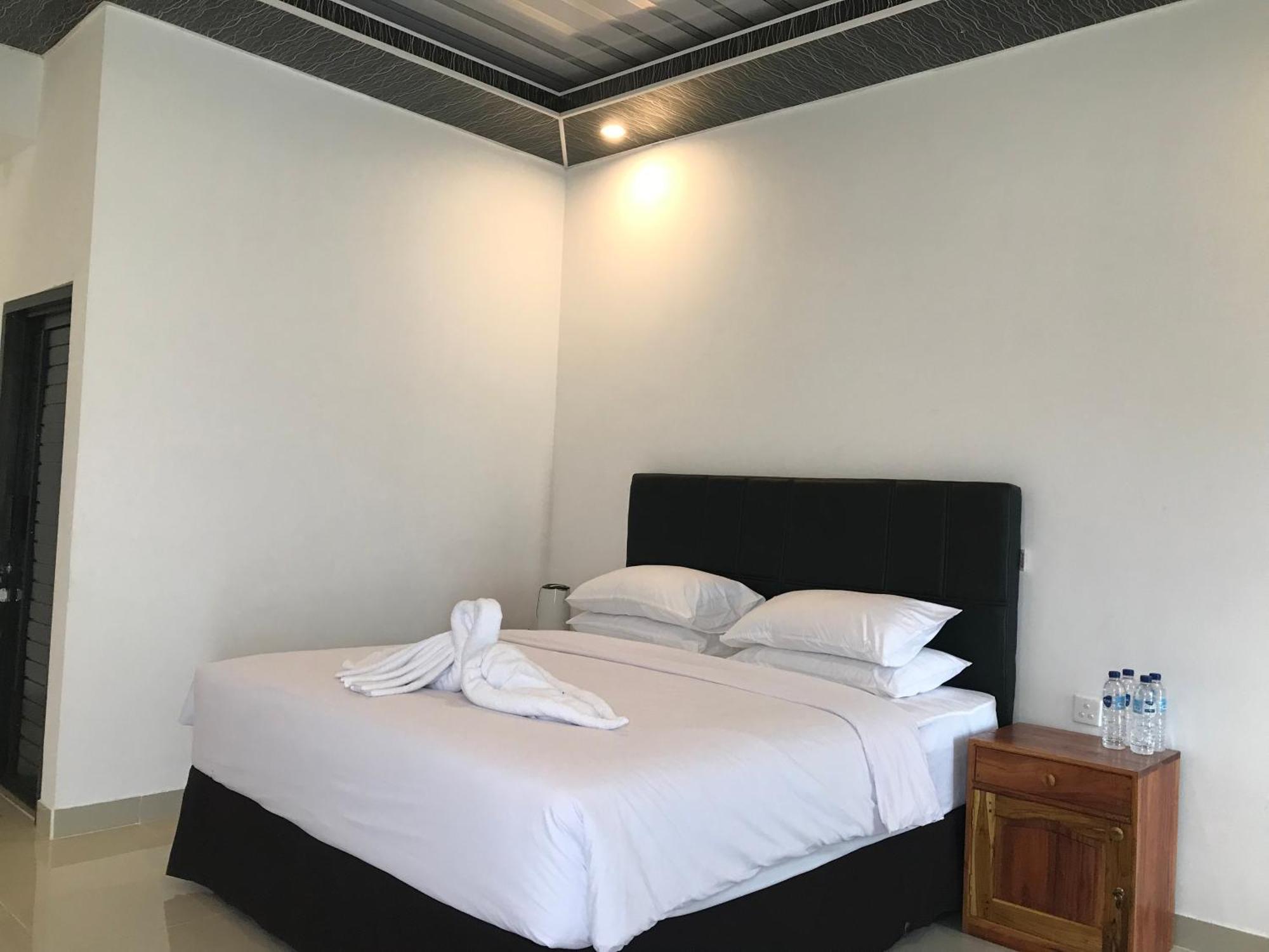 Pohon Purba Resort & Restaurant Labuhan Pandan Kültér fotó