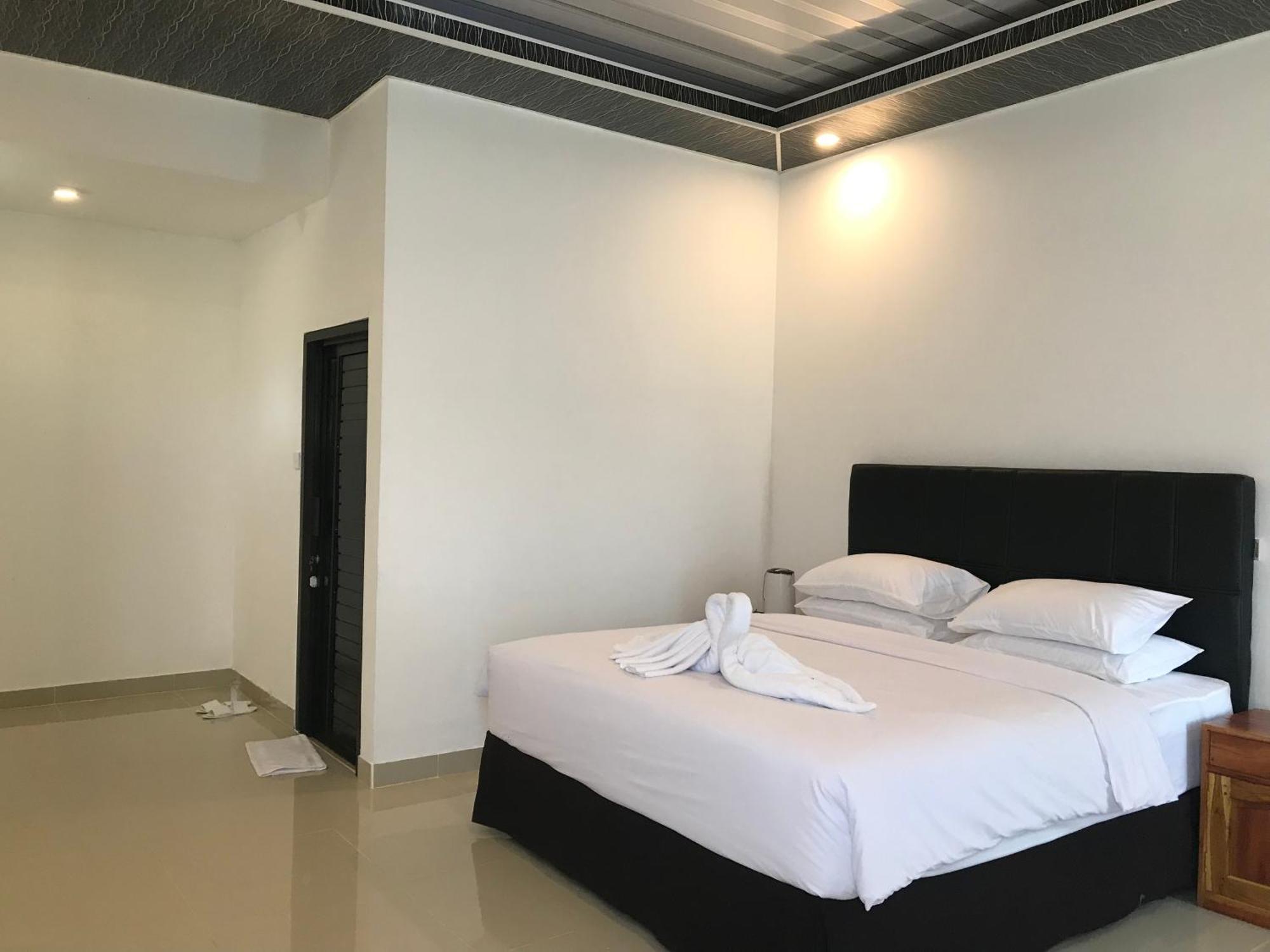 Pohon Purba Resort & Restaurant Labuhan Pandan Kültér fotó