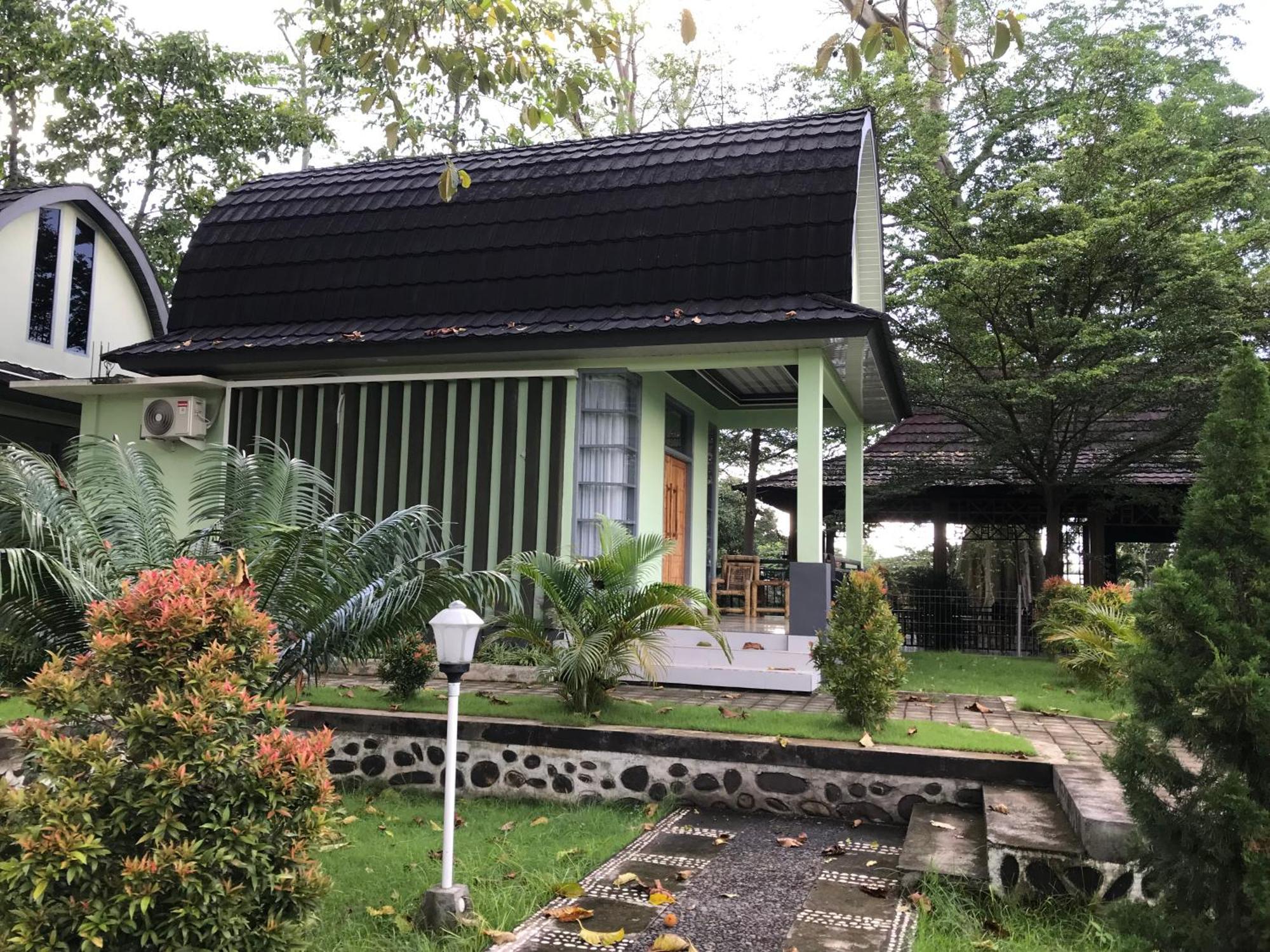 Pohon Purba Resort & Restaurant Labuhan Pandan Kültér fotó